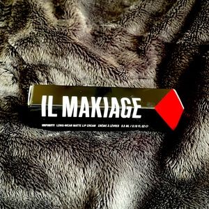 New IL MAKIAGE Infinity Long-wear Matte Lip Cream in Matte Gesha with box